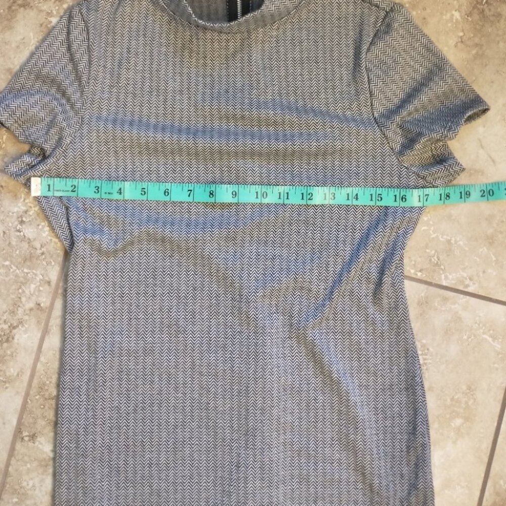 Women's Bar lll Black and White Short Sleeve Chevron Pattern Dress Size Large - Picture 9 of 11